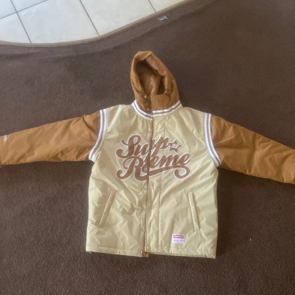 Selling because I bought the wrong size and supreme wont let me return it.